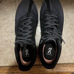 On Cloudflow Running Shoes